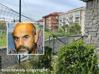 Pratogiardino Lucio Battisti - La rete e il paletto di ferro divelti - Col pericolo che si possa cadere di sotto - Nel riquadro l'assessore Stefano Floris
