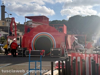 Viterbo - Prende forma il palco del viaggio della fiamma olimpica a piazza del Sacrario