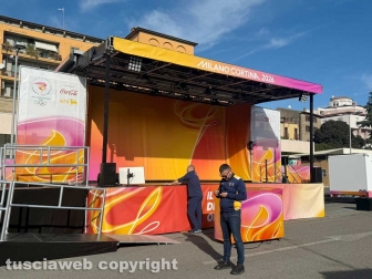 Viterbo - Prende forma il palco del viaggio della fiamma olimpica a piazza del Sacrario
