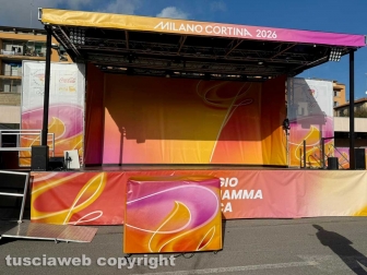 Viterbo - Prende forma il palco del viaggio della fiamma olimpica a piazza del Sacrario