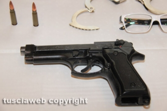 Rapina in banca a Bassano Romano - La pistola e i proiettili di kalashnikov
