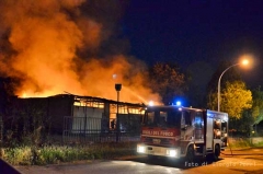 Prezzi pazzi distrutto dalle fiamme - Foto di Giorgio Porri