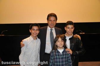Roma - Prima del film "Ci alzeremo all'alba" - Il premier Giuseppe Conte con i piccoli attori