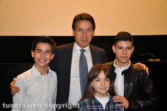 Roma - Prima del film "Ci alzeremo all'alba" - Il premier Giuseppe Conte con i piccoli attori