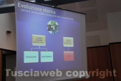 Le slides proiettate dall\'accusa in aula