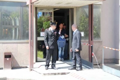 Gli arrestati escono dalla Questura, diretti a Mammagialla