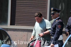 Gli arrestati escono dalla Questura, diretti a Mammagialla