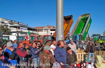 Orte - Agricoltori in protesta al casello autostradale