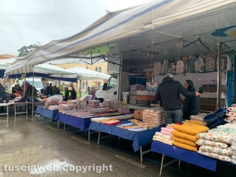 Viterbo - Prova generale con lo spostamento del mercato del sabato a pizza della Rocca