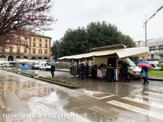 Viterbo - Prova generale con lo spostamento del mercato del sabato a pizza della Rocca