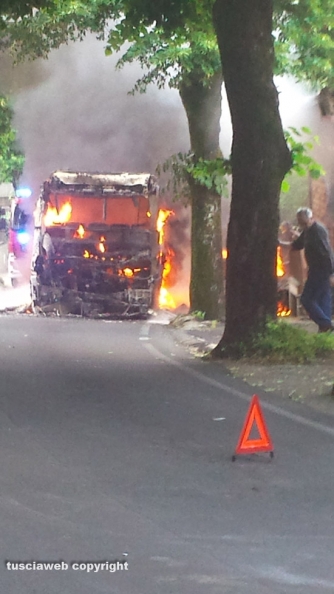 Pullman Cotral in fiamme