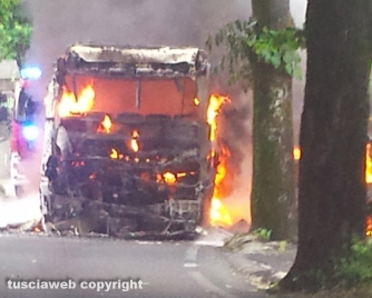 Pullman Cotral in fiamme
