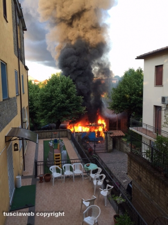 Pullman Cotral in fiamme