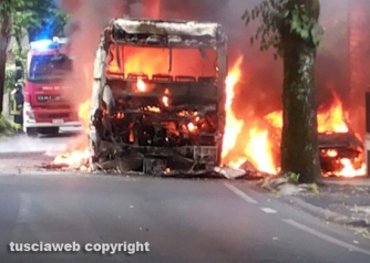 Pullman Cotral in fiamme