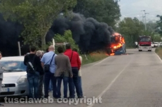 Pullman in fiamme