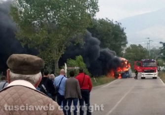 Pullman in fiamme