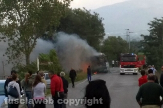 Pullman in fiamme