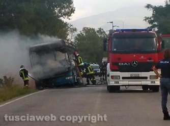 Pullman in fiamme
