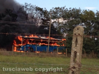 Pullman in fiamme