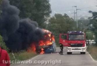 Pullman in fiamme