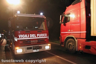 Pulmino in fiamme, madre e figlio carbonizzati