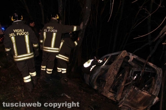 Pulmino in fiamme, madre e figlio carbonizzati