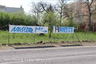 Insieme per Francesca - Raccolta firme fuori dal tribunale di Viterbo