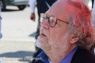 Insieme per Francesca - Raccolta firme fuori dal tribunale di Viterbo - Il giornalista Francesco Ruotolo
