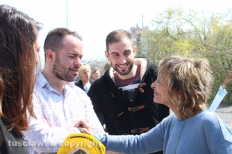 Insieme per Francesca - Raccolta firme fuori dal tribunale di Viterbo - La madre di Francesca, Laura Tramma