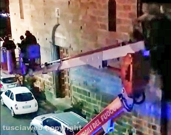 Viterbo - Donna soccorsa in casa dopo l'attacco di un cane