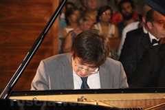 Ramin Bahrami diverte e si diverte