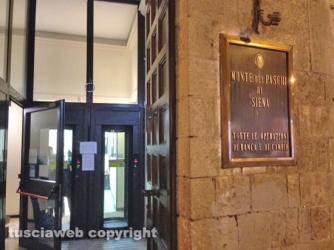 Viterbo - Rapina al Monte dei Paschi