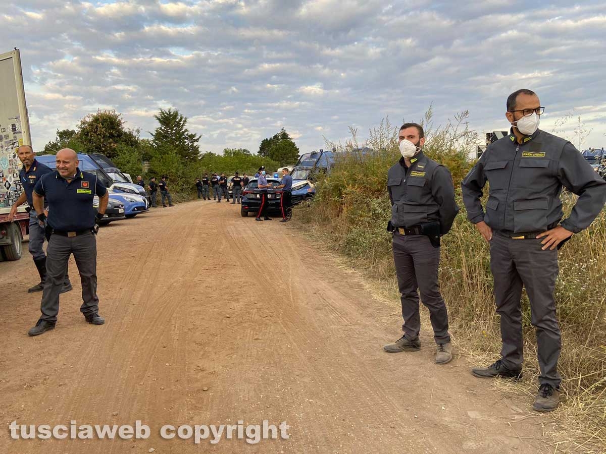 Rave - Il posto di blocco della polizia