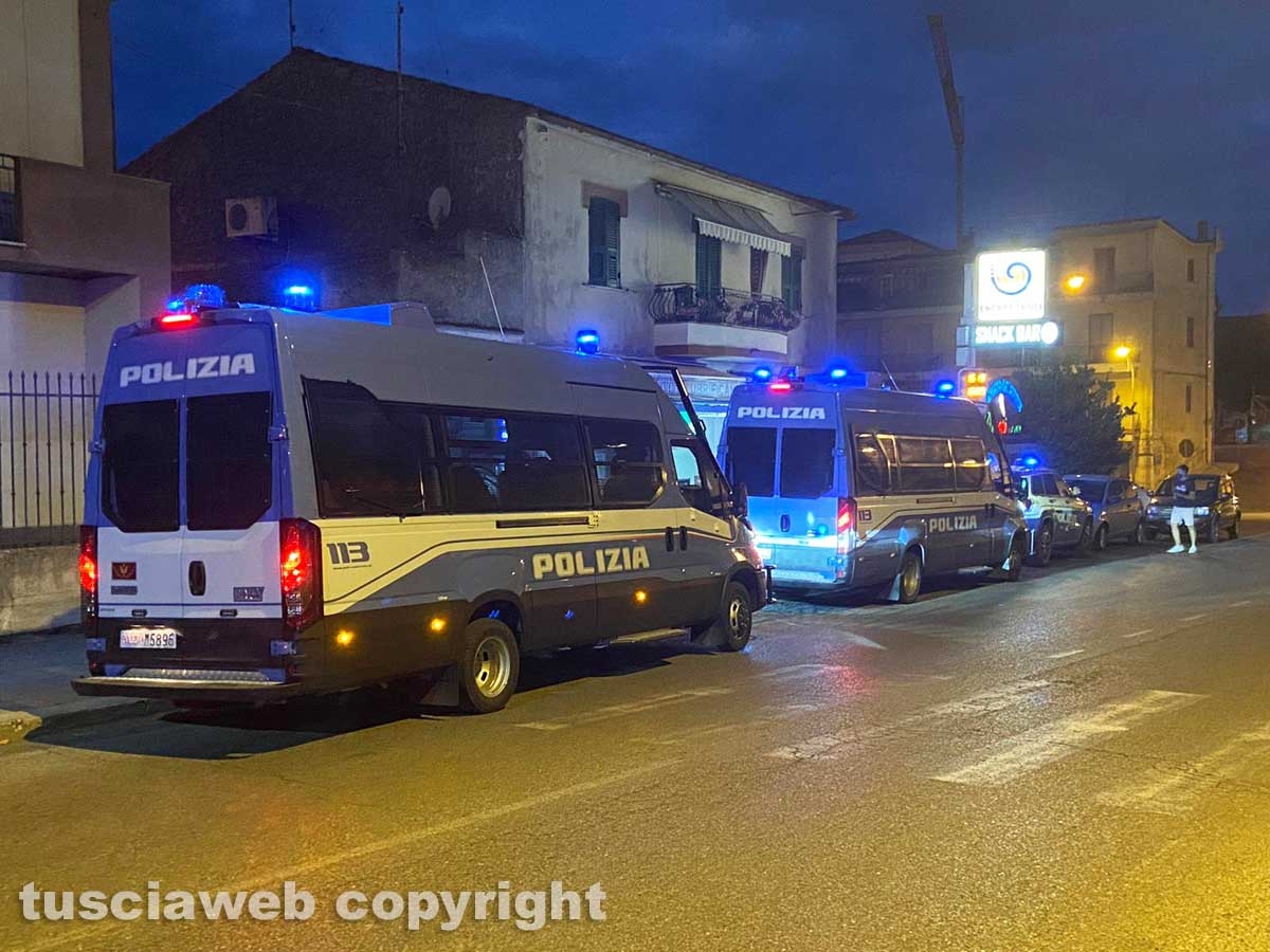 Rave - La polizia a Valentano per lo sgombero
