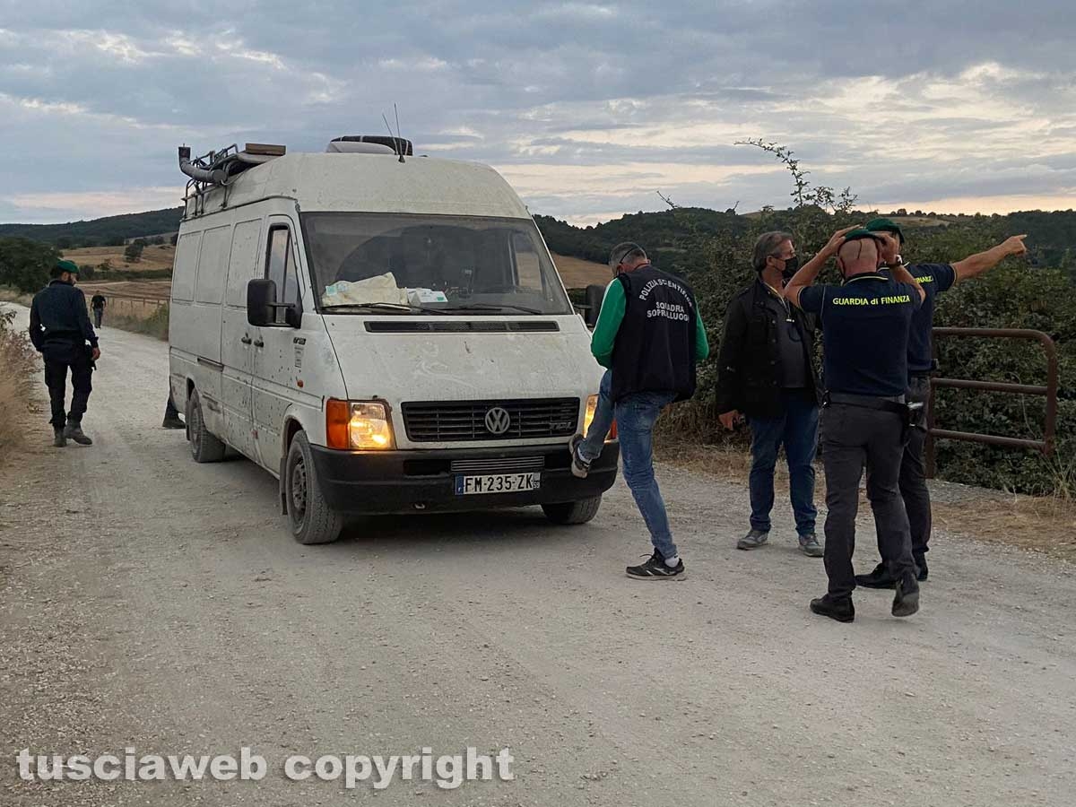Rave - La polizia a Valentano per lo sgombero