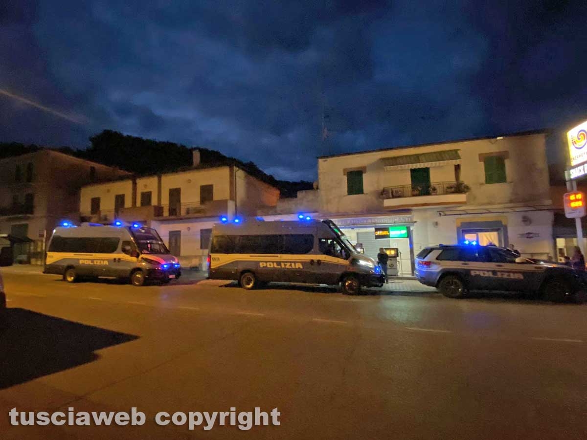 Rave - La polizia a Valentano per lo sgombero