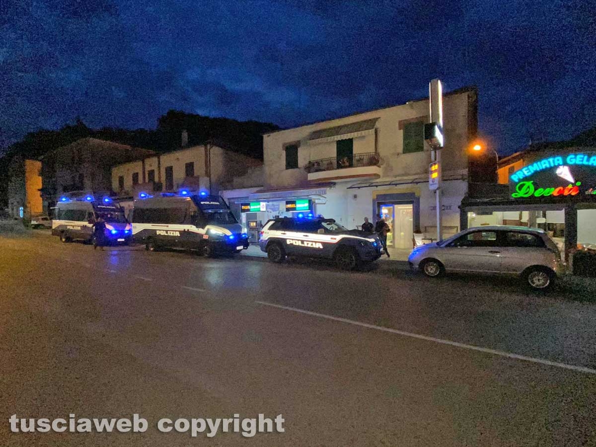Rave - La polizia a Valentano per lo sgombero