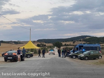 Rave - La polizia a Valentano per lo sgombero