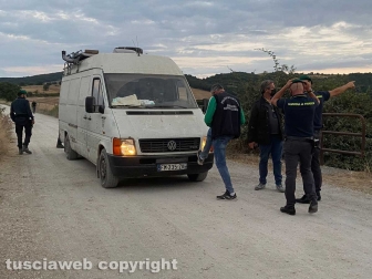 Rave - La polizia a Valentano per lo sgombero