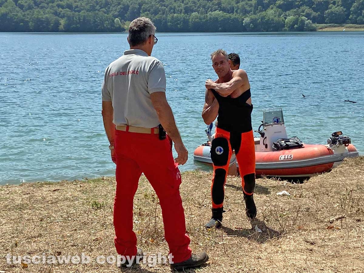 Rave party al lago di Mezzano, giovane muore in acqua