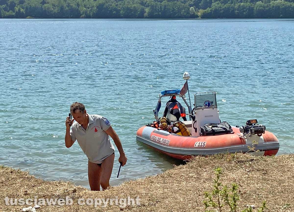 Rave party al lago di Mezzano, giovane muore in acqua