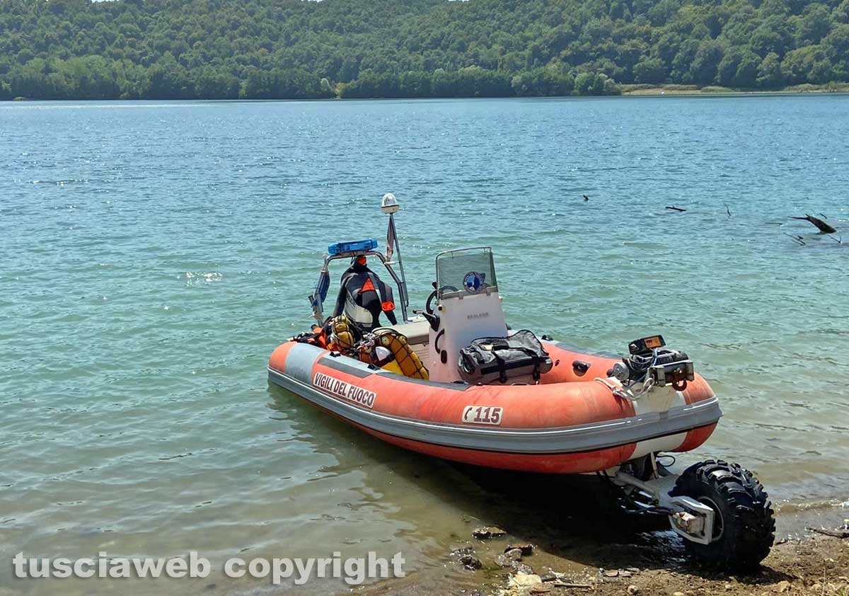 Rave party al lago di Mezzano, giovane muore in acqua