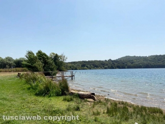 Rave party al lago di Mezzano, giovane muore in acqua