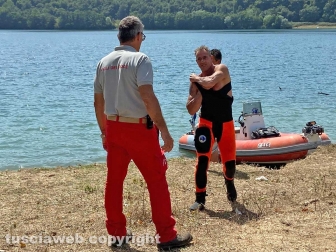 Rave party al lago di Mezzano, giovane muore in acqua