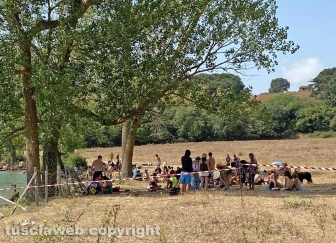 Rave party al lago di Mezzano, giovane muore in acqua