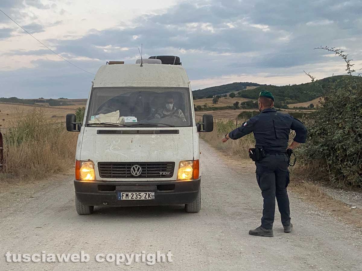 Rave - La polizia a Valentano per lo sgombero