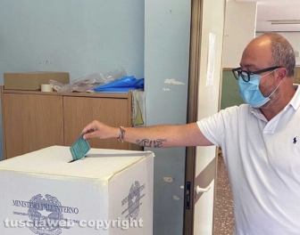 Referendum 2020 - Mauro Rotelli mentre vota
