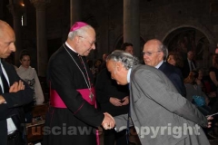 Il direttore della banca di Viterbo saluta il vescovo