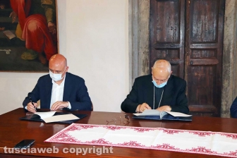 Viterbo - Restauro palazzo dei Papi, la firma del protocollo