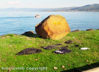 Lago di Bolsena - Le ricerche del disperso - I vestiti del giovane